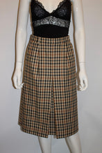 Load image into Gallery viewer, Vintage Daks 1970s Check Wool Skirt