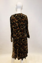 Load image into Gallery viewer, A Vintage 1920s autumnal Printed Velvet Dress