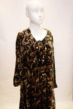 Load image into Gallery viewer, A Vintage 1920s autumnal Printed Velvet Dress