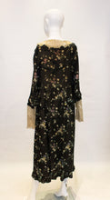Load image into Gallery viewer, A Vintage 1920s floral print Silk and Lace large collar Dress