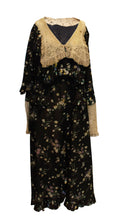 Load image into Gallery viewer, A Vintage 1920s floral print Silk and Lace large collar Dress