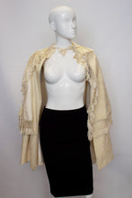 Load image into Gallery viewer, A Vintage edwardain White Wool Cape with Embroidery and Fringing