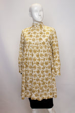 Load image into Gallery viewer, A Early Vintage 1960s Laura Ashley floral Smock Top