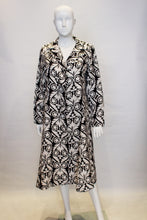 Load image into Gallery viewer, A vintage 1960s black and white graphic print duster coat