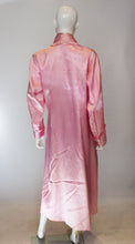 Load image into Gallery viewer, A Vintage 1950s Pink Robe with Quilted Collar and Pockets