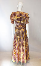 Load image into Gallery viewer, A Vintage 1940s fun Printed Wrap Around Dress