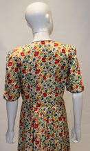 Load image into Gallery viewer, A Vintage 1970s Liberty floral Print Cotton summer Dress
