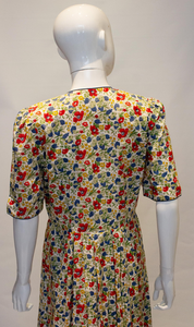 A Vintage 1970s Liberty floral Print Cotton summer Dress