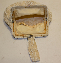 Load image into Gallery viewer, A Vintage 1920s Cream Beaded Purse